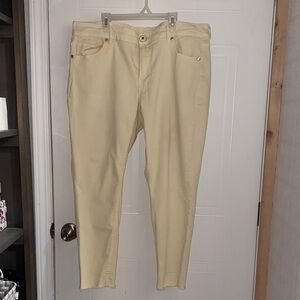 Maurices Pale Yellow Cropped Skinny Jeans